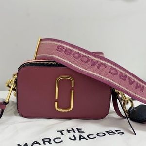 MARC JACOBS Snapshot Camera Bag Dusty Ruby